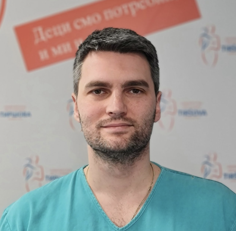 Dr Dejan Bisenić