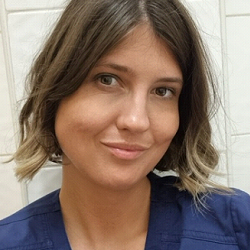 Dr Ivana Zlatanović