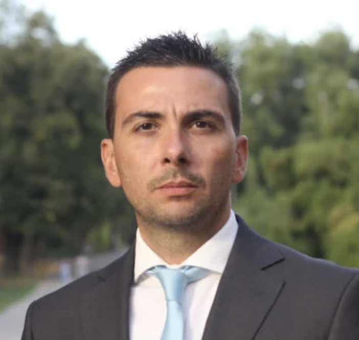 Dr Vladan Cvetanović