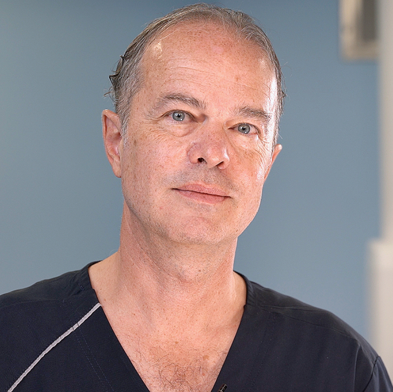 Dr Vladislav Pešić